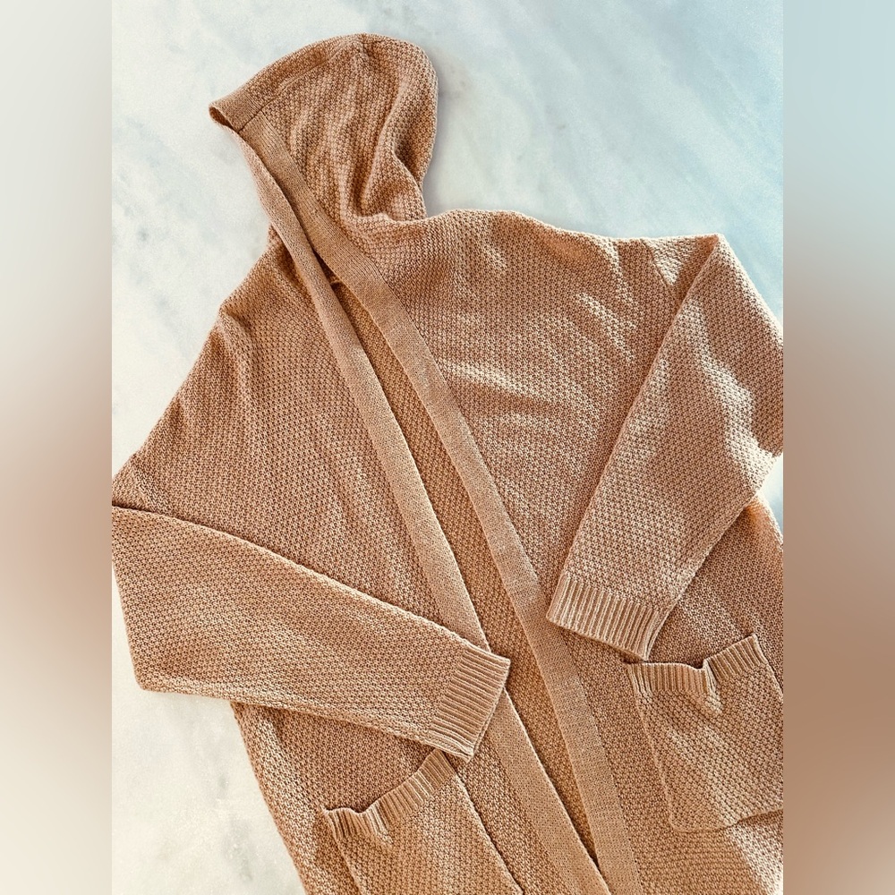 Hooded Sweater w/Pockets